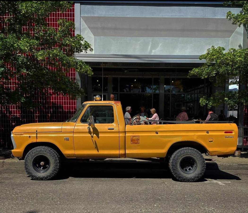 Ford-f100-custom-1974-yellow-1