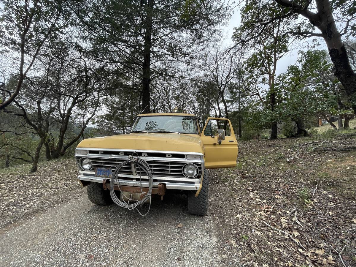 Ford-f100-custom-1974-yellow-2