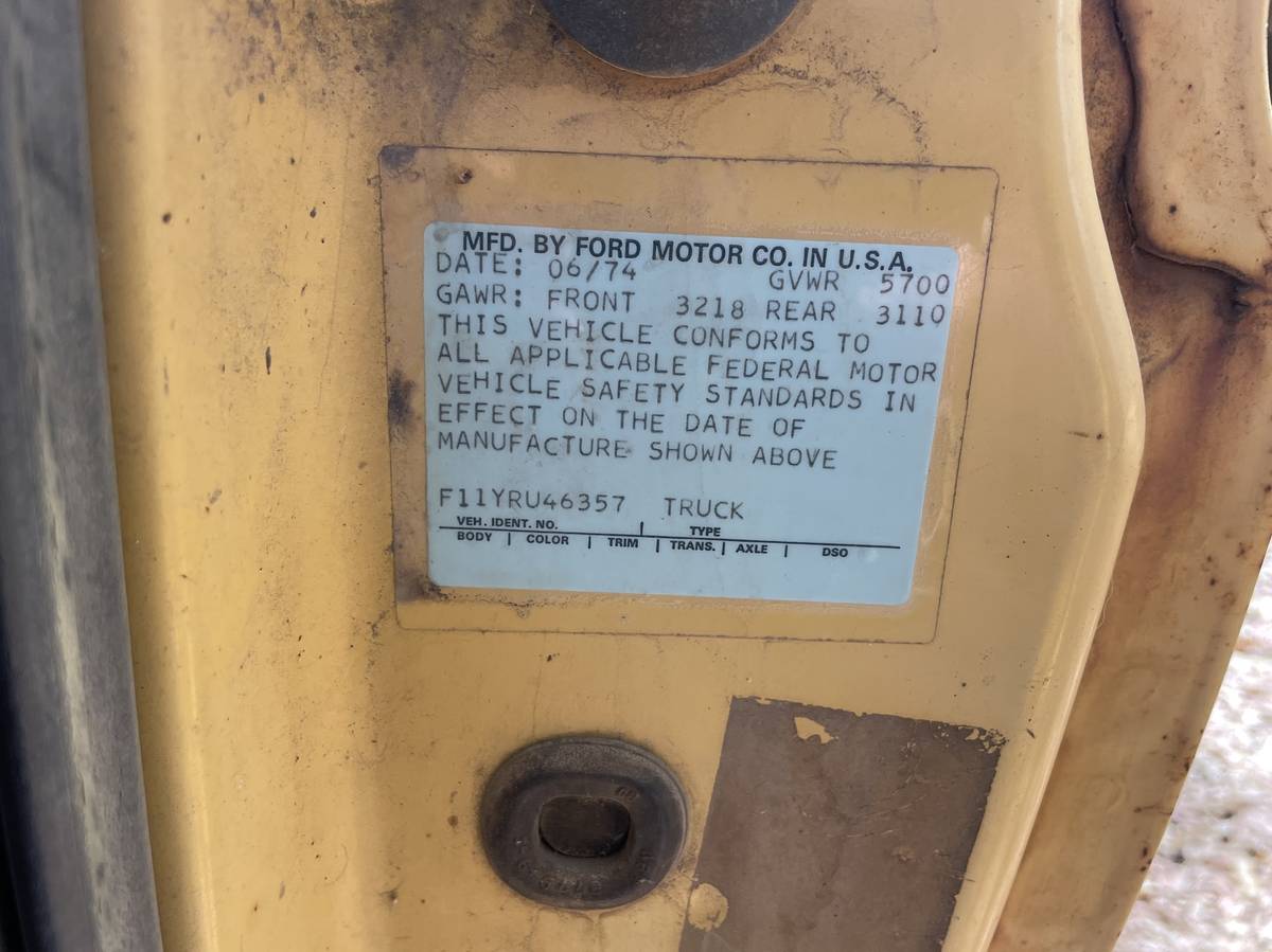 Ford-f100-custom-1974-yellow-3