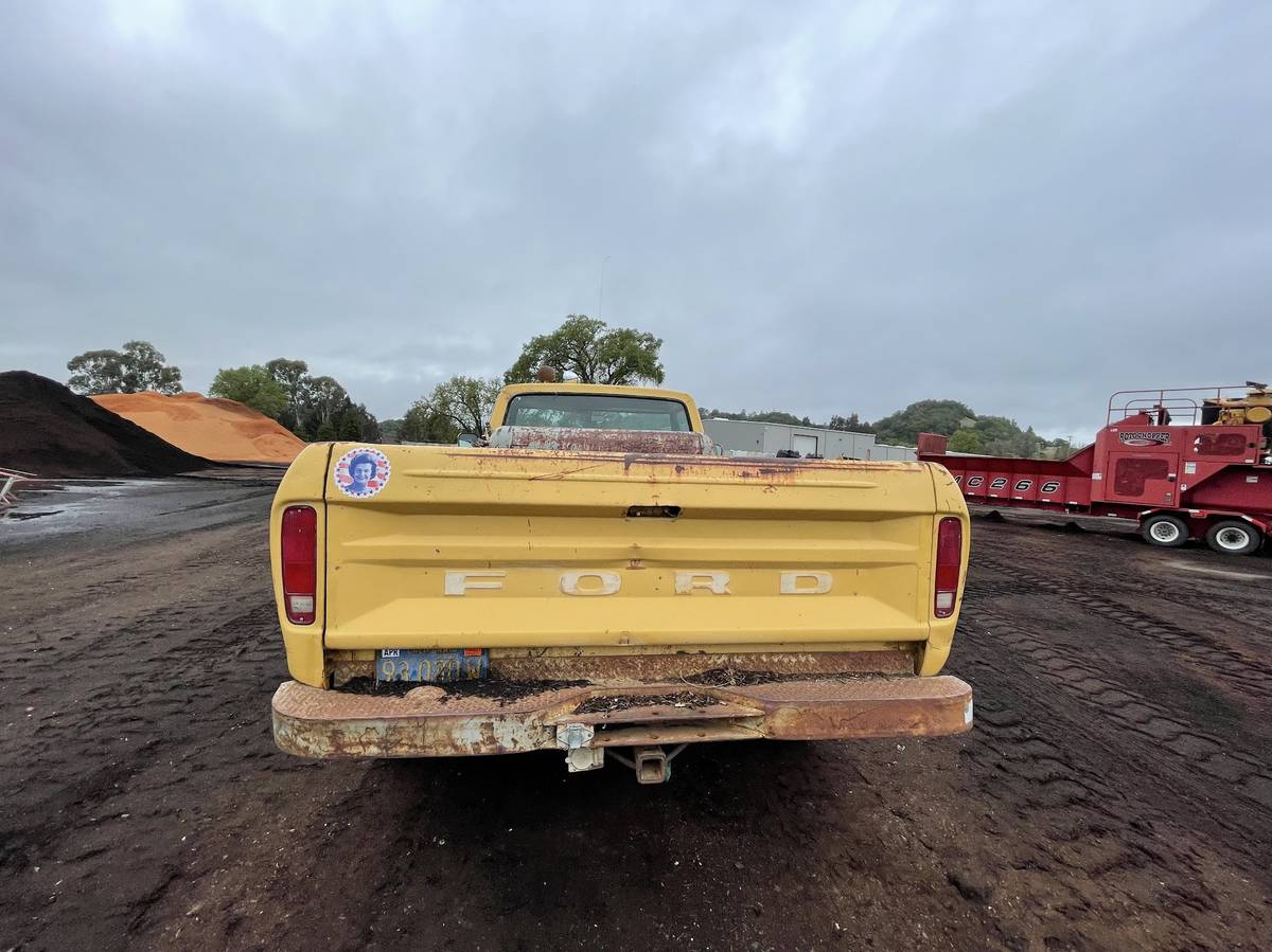 Ford-f100-custom-1974-yellow