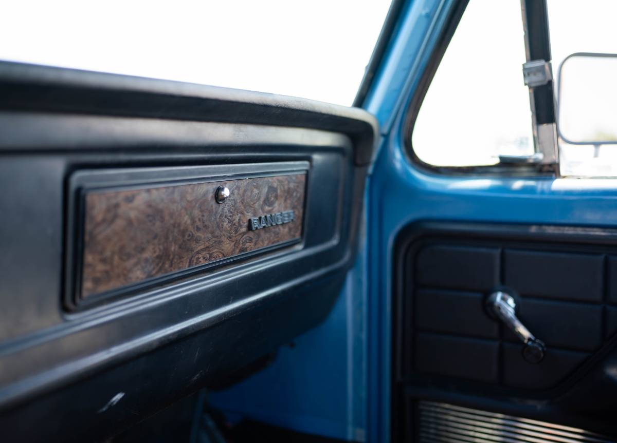 Ford-f150-1978-blue-18