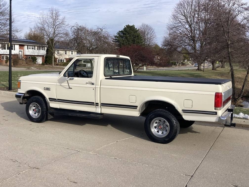 Ford-f15o-xlt-lariat-1988-white-10