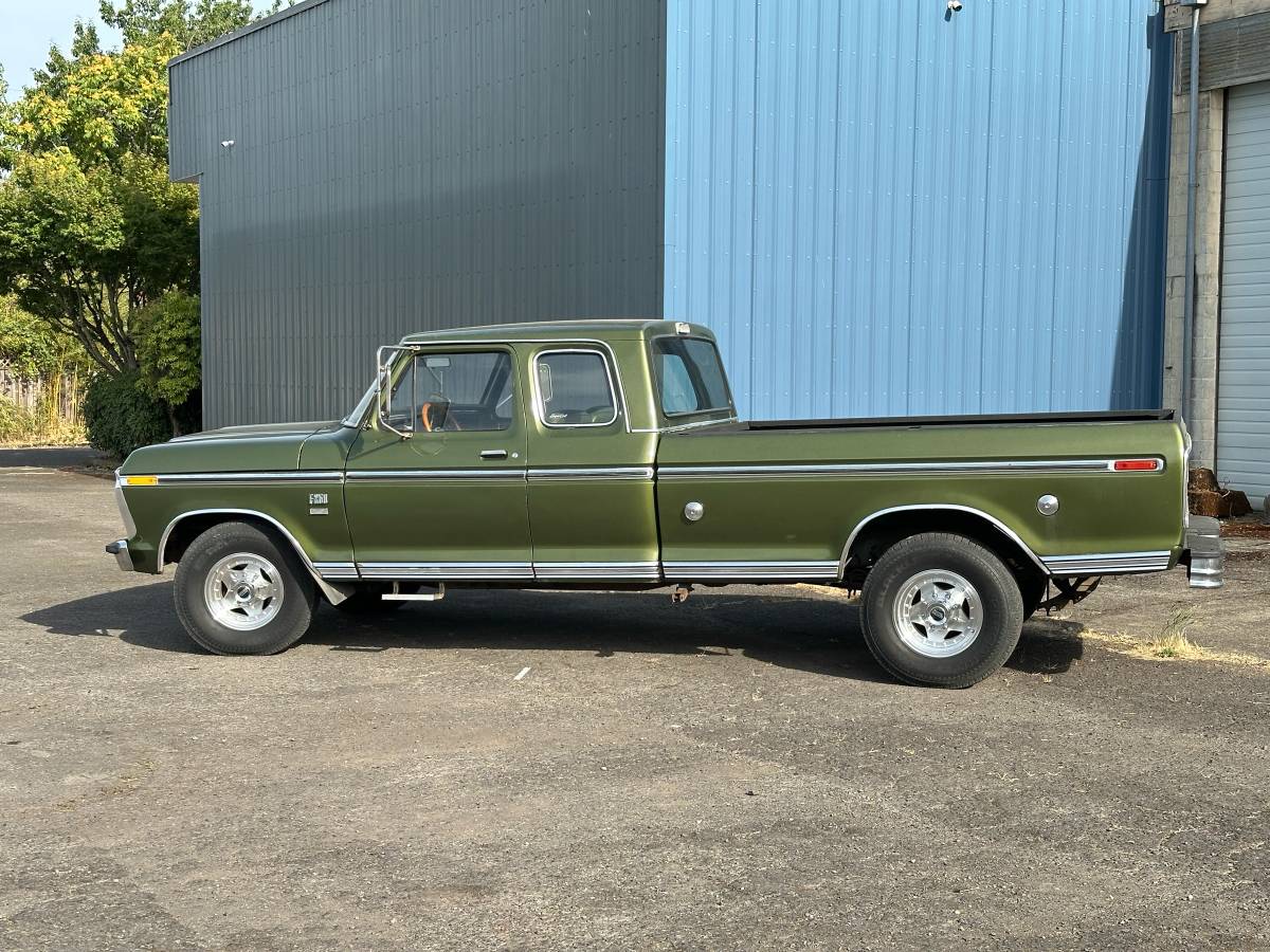 Ford-f250-1976-green-4