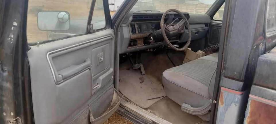 Ford-f250-1986-black-2