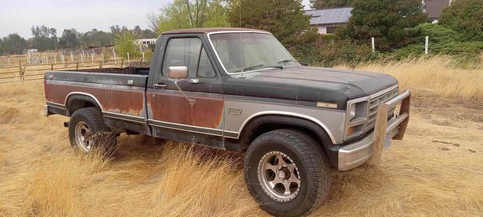 Ford-f250-1986-black-3