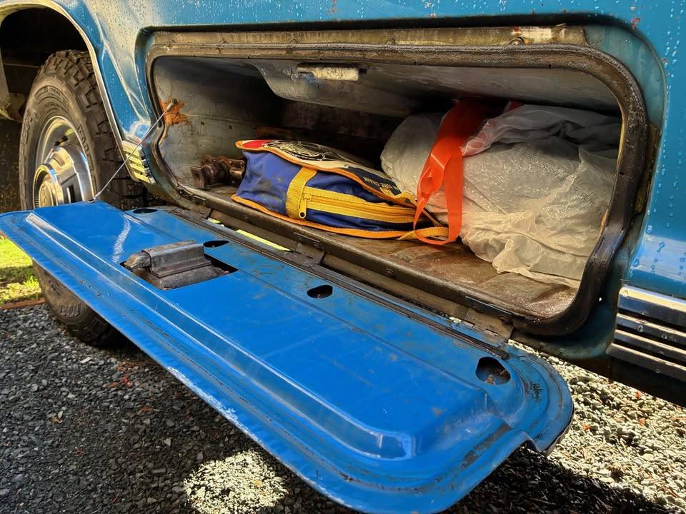 Ford-f250-camper-special-1972-blue-20
