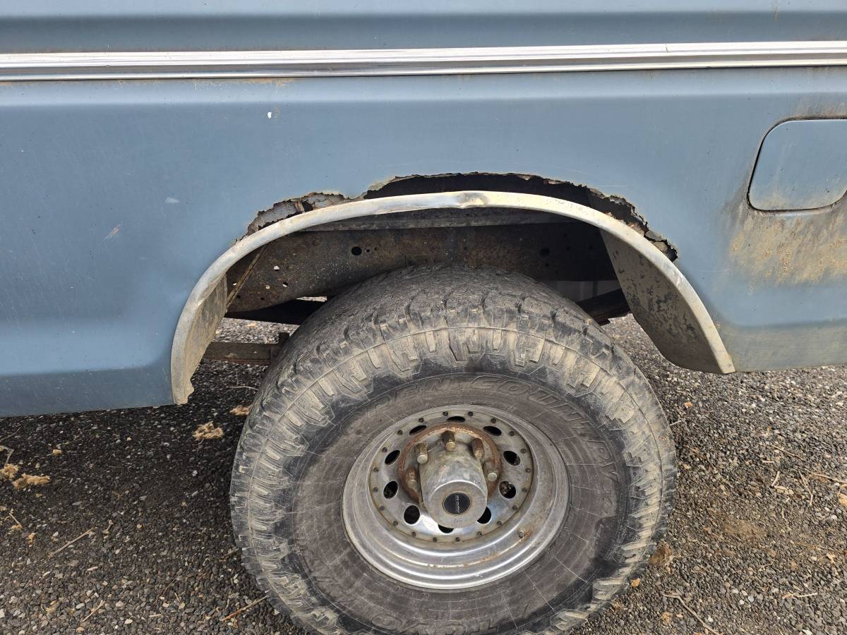 Ford-f250-ranger-4x4-1979-blue-18