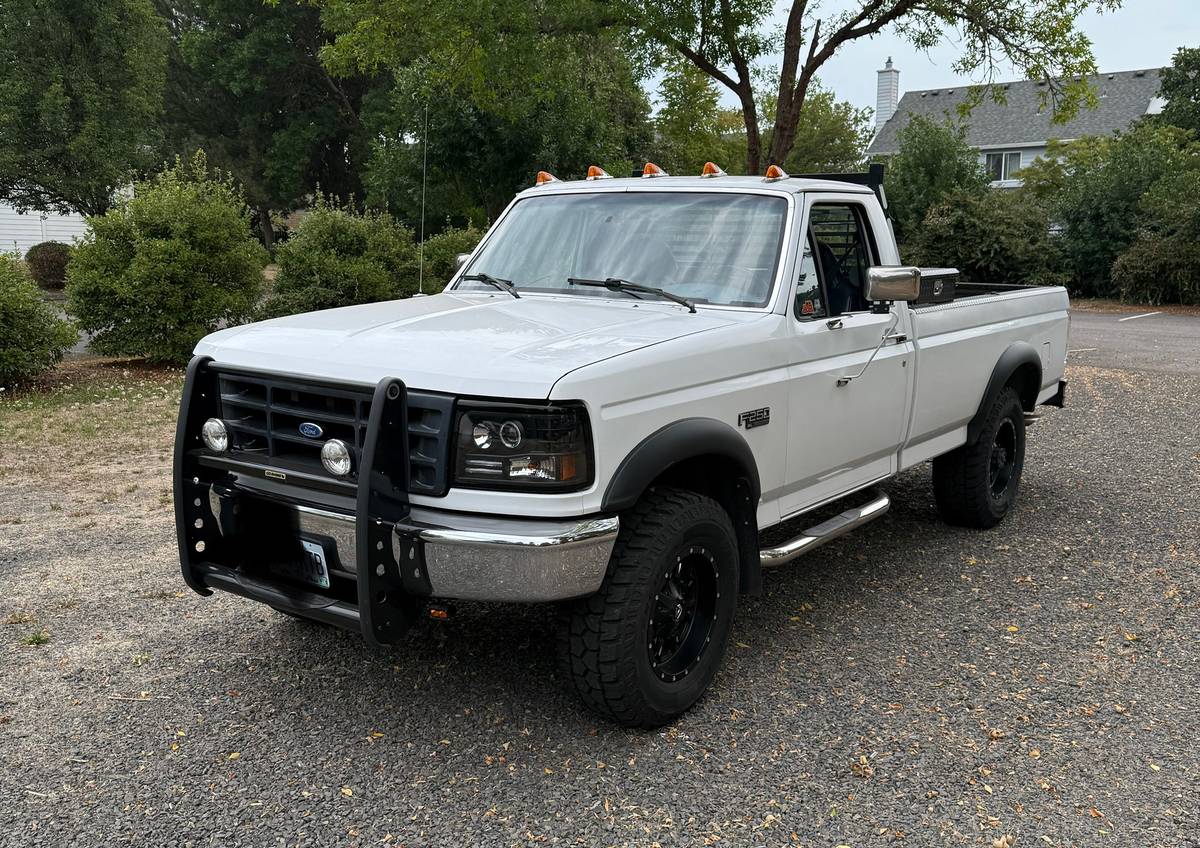 Ford-f250-xl-1996-white-1