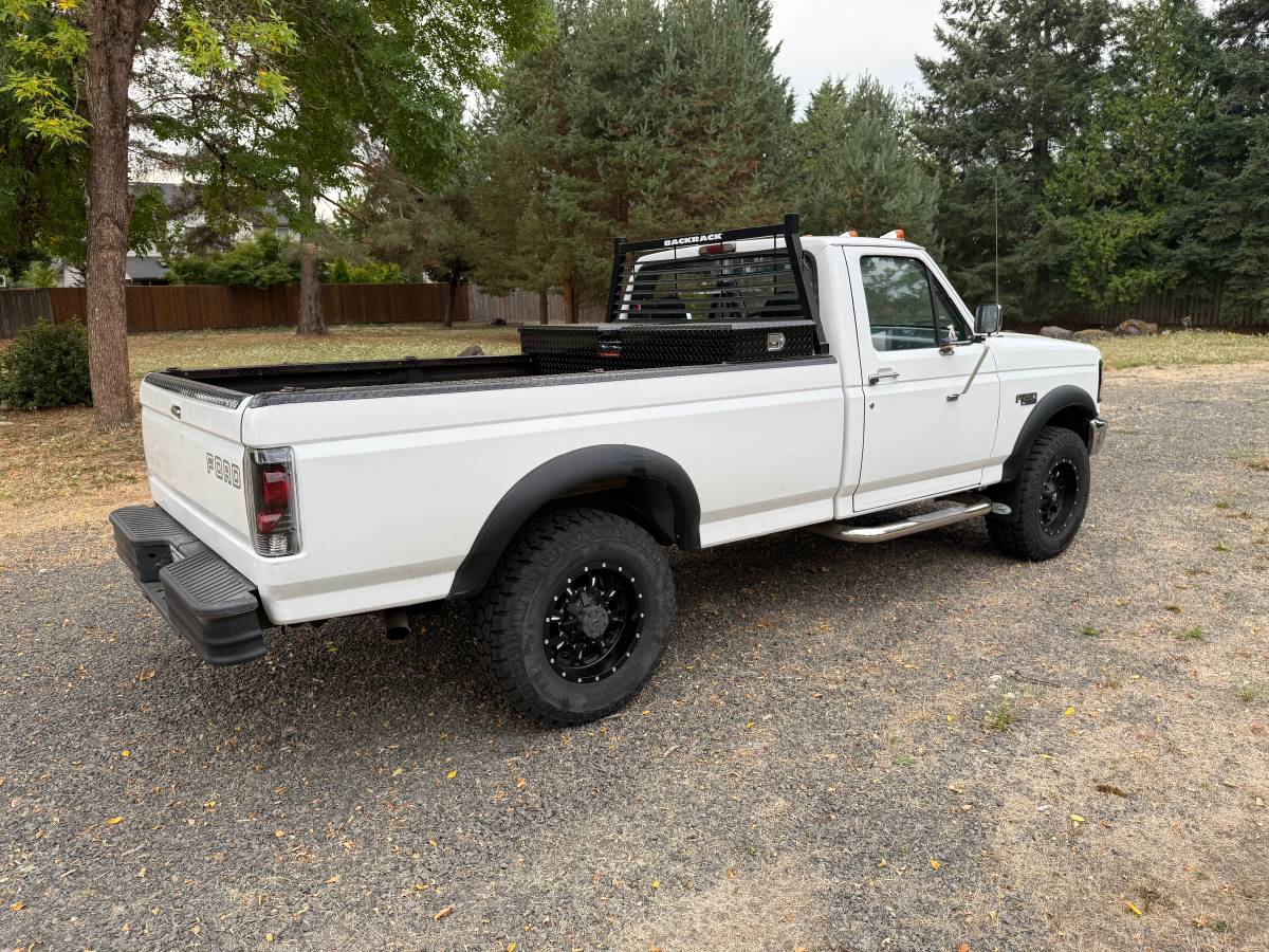 Ford-f250-xl-1996-white-2
