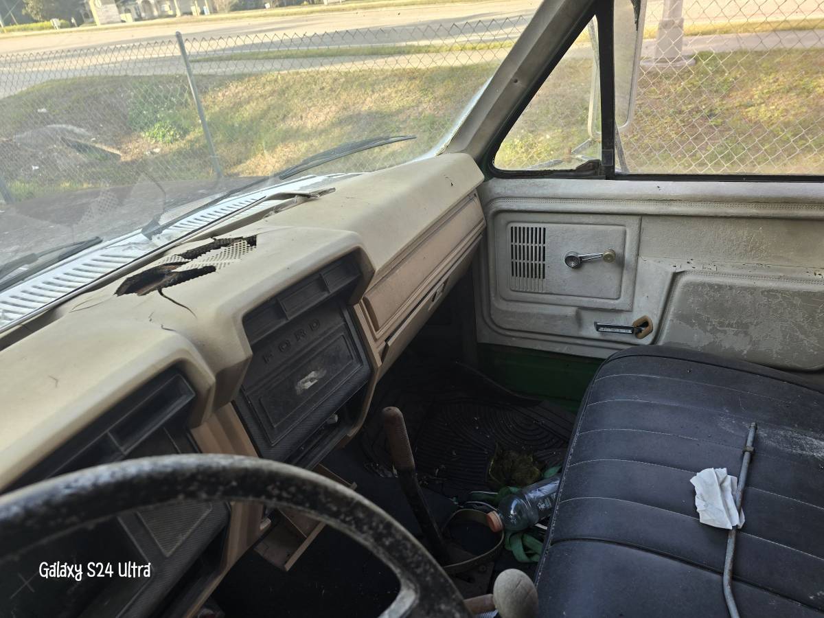 Ford-f600-diesel-1984-white-1