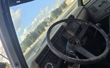 Ford-f600-diesel-1984-white-11