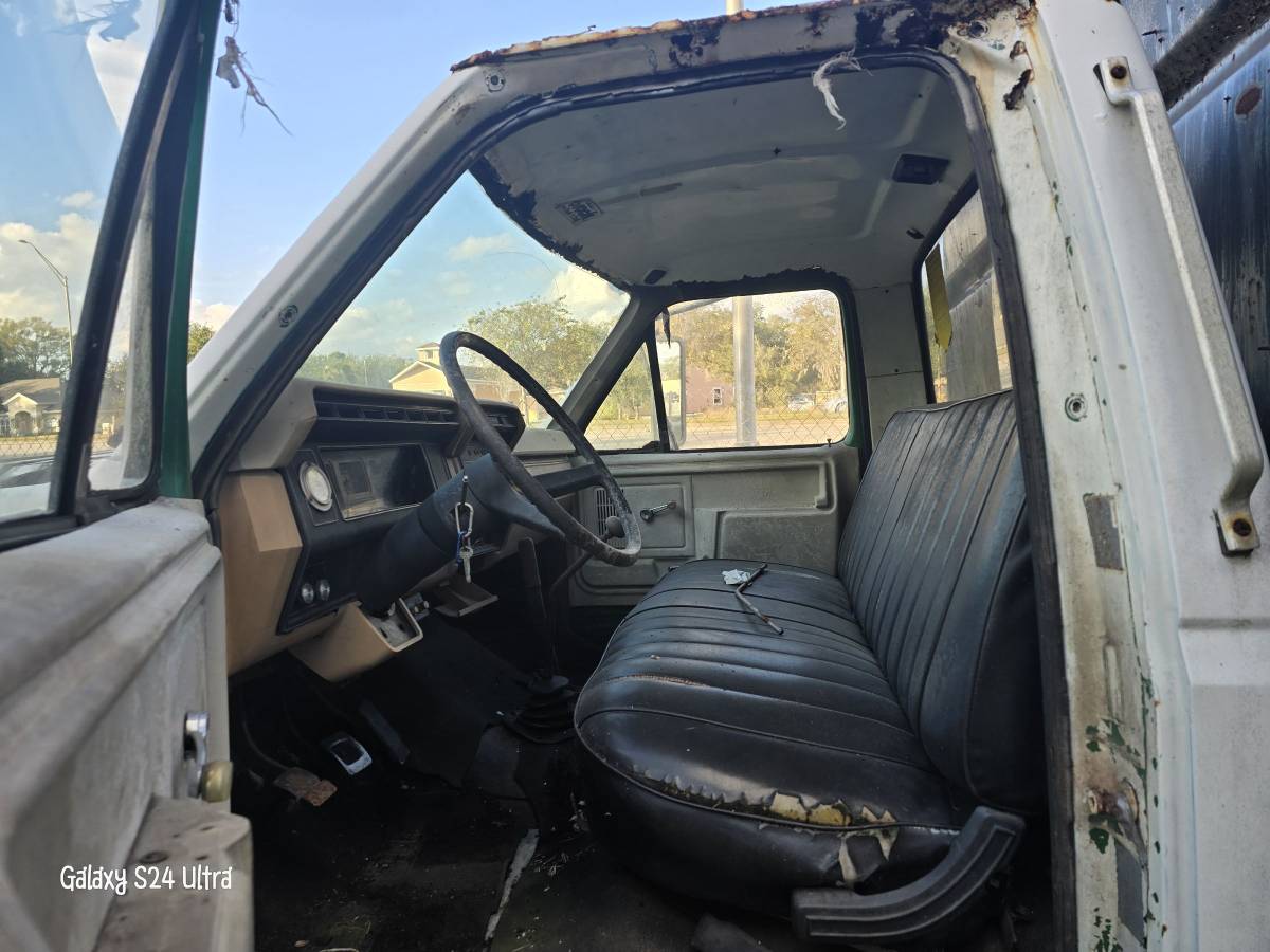 Ford-f600-diesel-1984-white-2