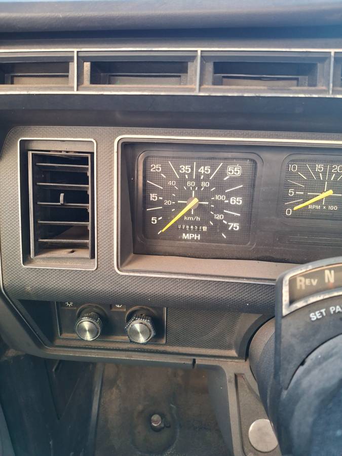 Ford-f600-diesel-1991-white-4