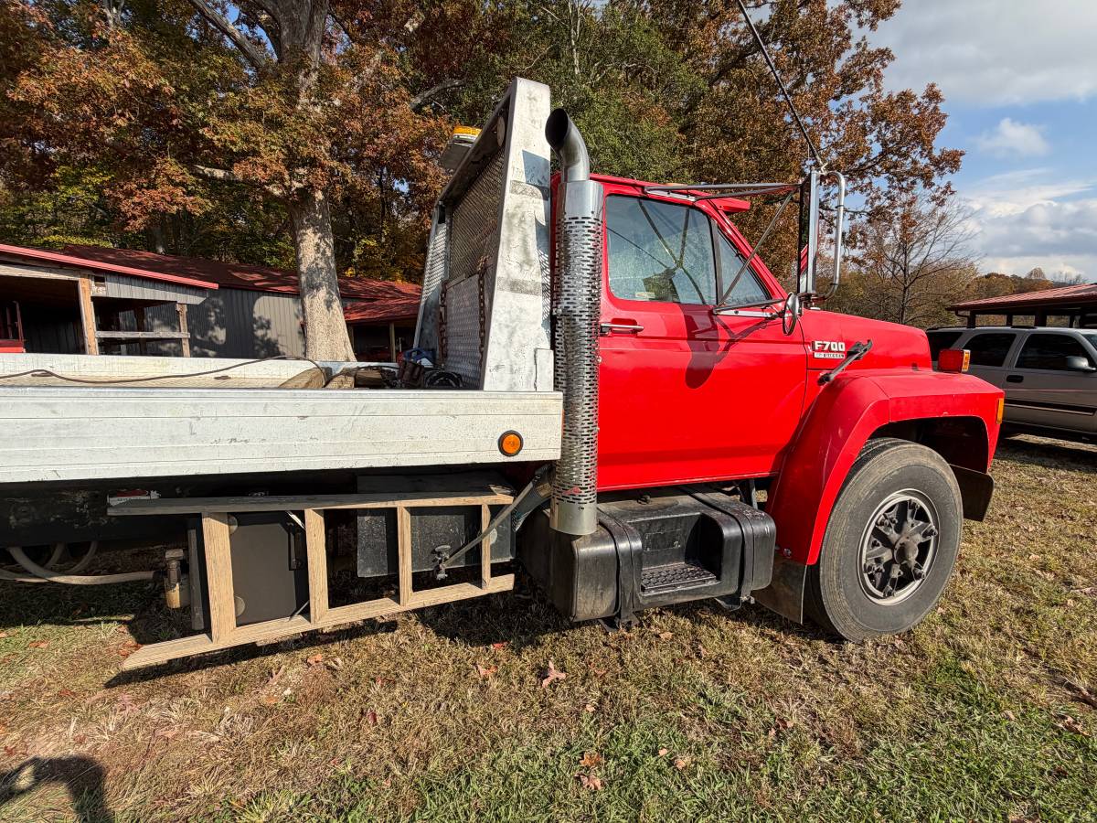 Ford-f700-diesel-1992-red-17