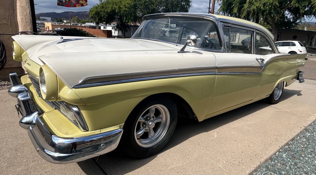 Ford-fairlane-500-1957-white-3