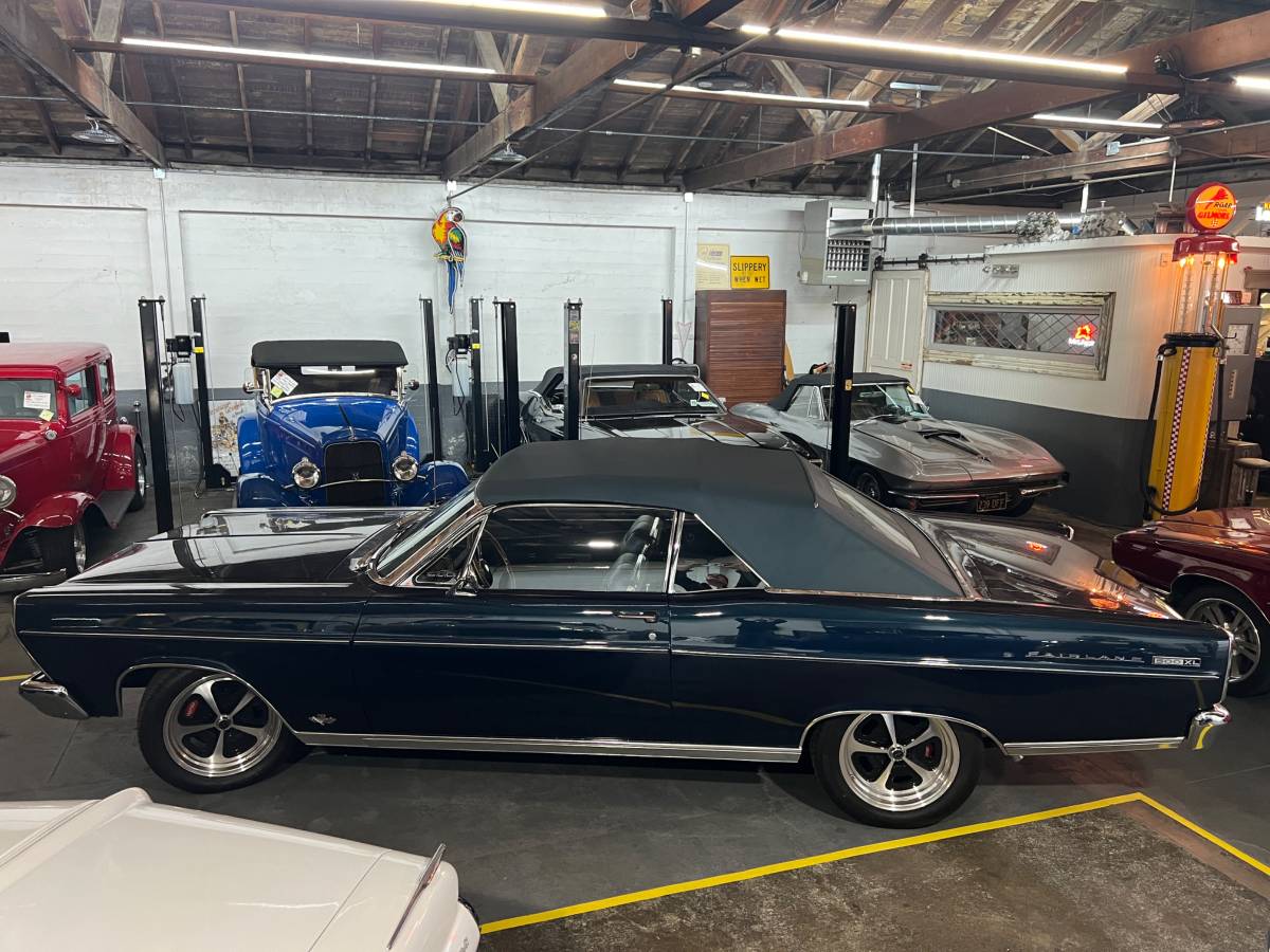 Ford-fairlane-convertible-1966-blue-10