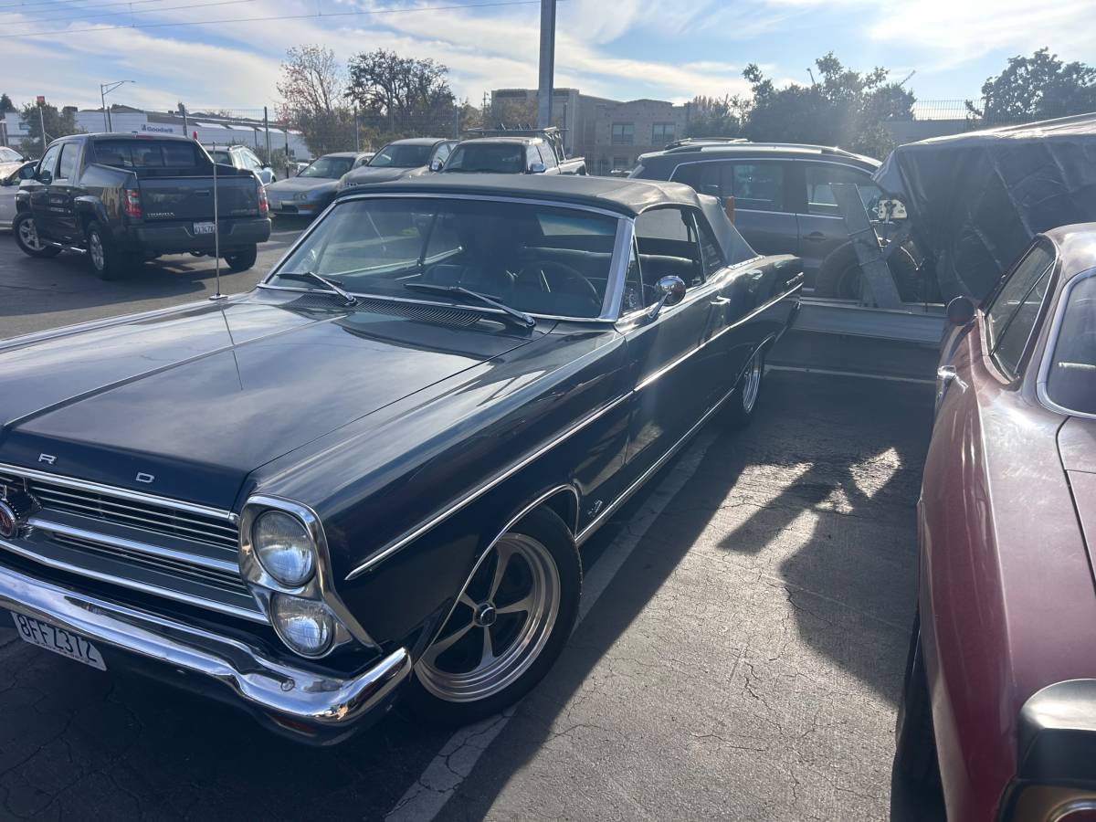 Ford-fairlane-convertible-1966-blue-16