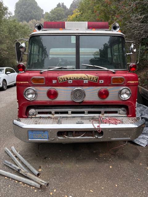 Ford-fire-engine-1965-red-2