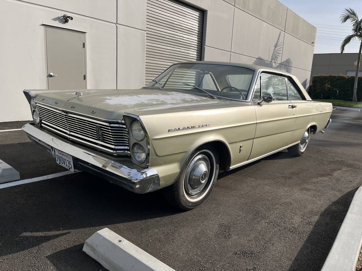 Ford-galaxie-500-1965-green