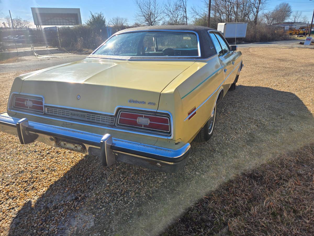 Ford-galaxie-500-1974-yellow-10