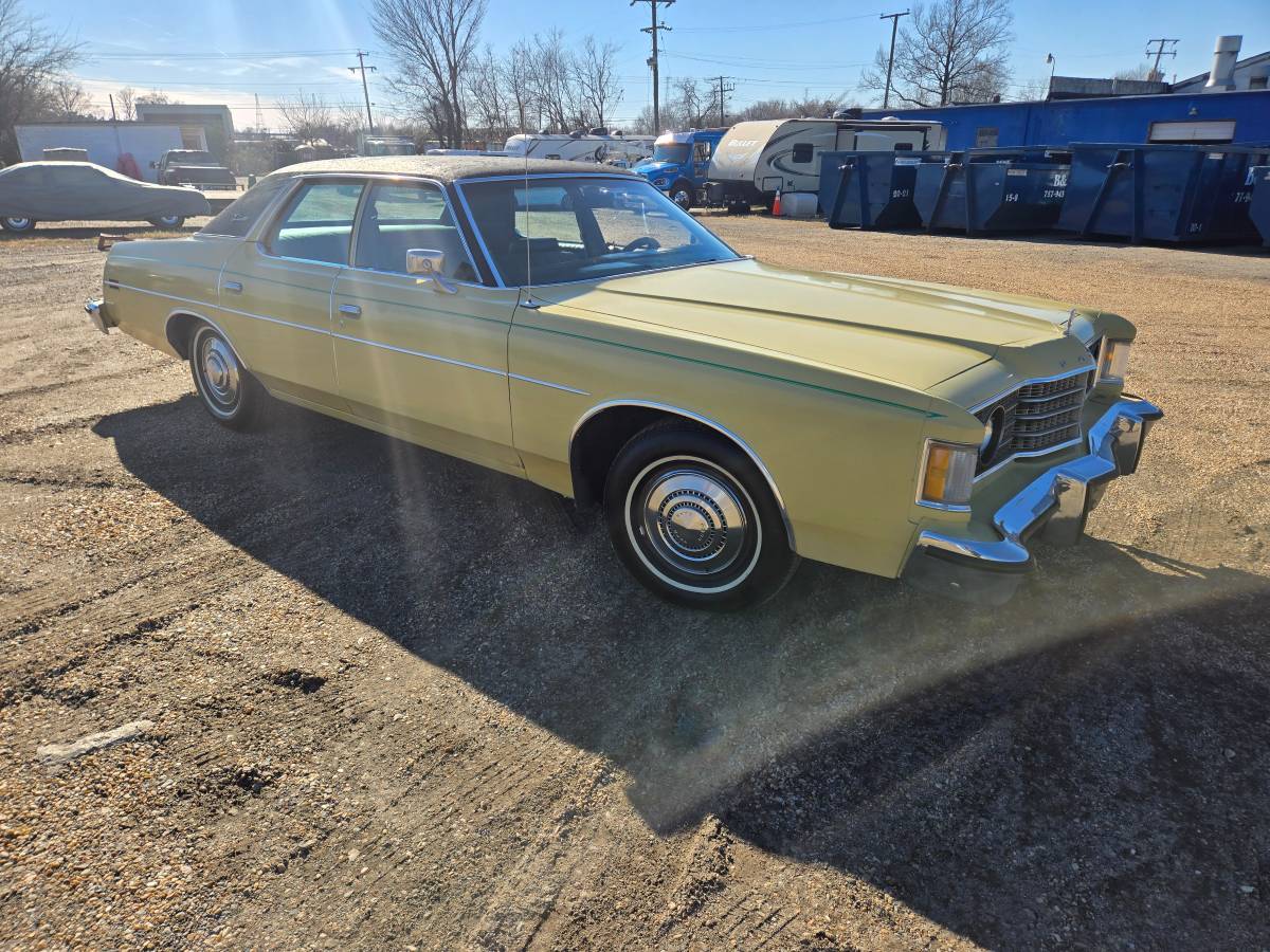 Ford-galaxie-500-1974-yellow-15