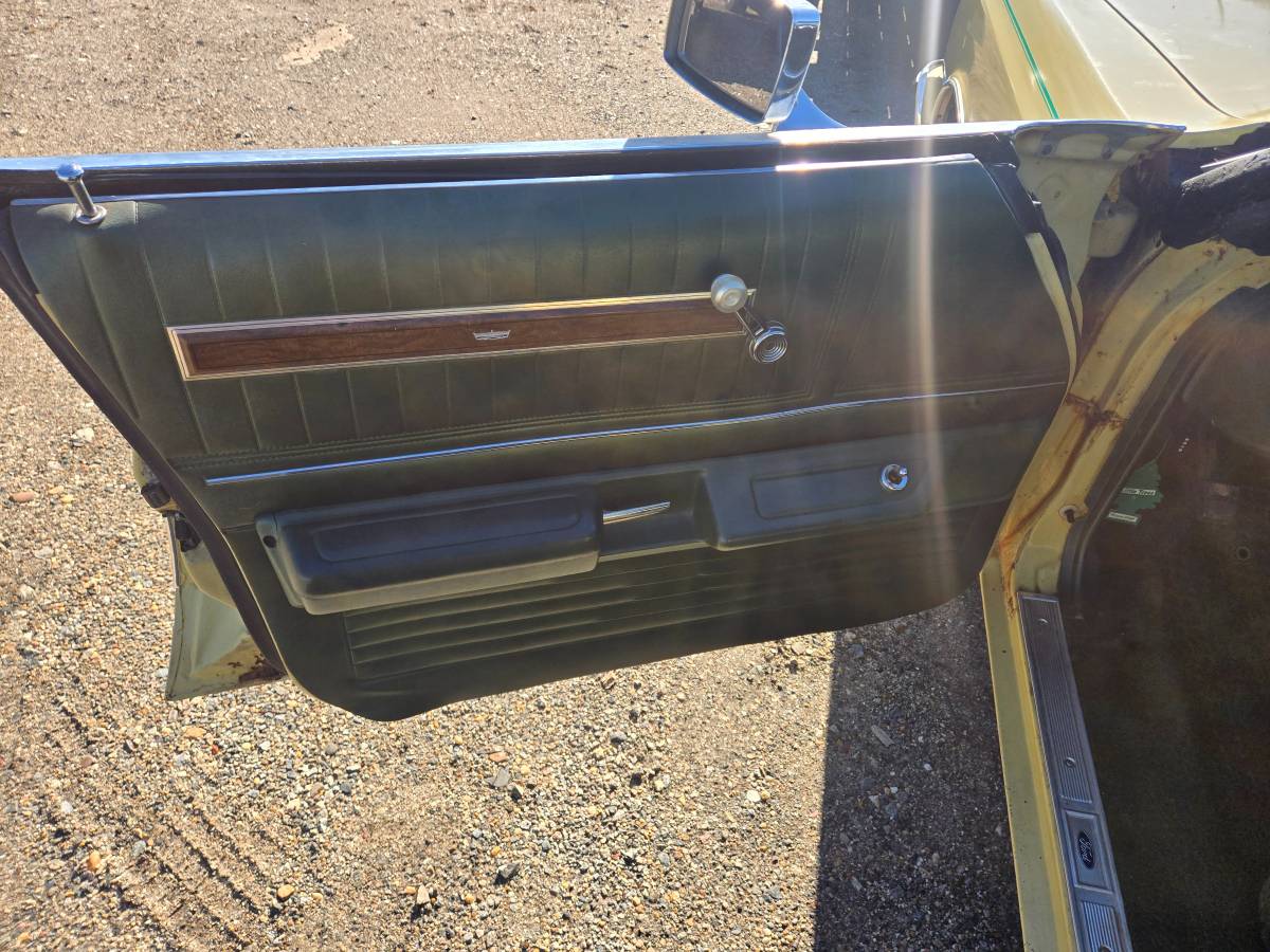 Ford-galaxie-500-1974-yellow-17