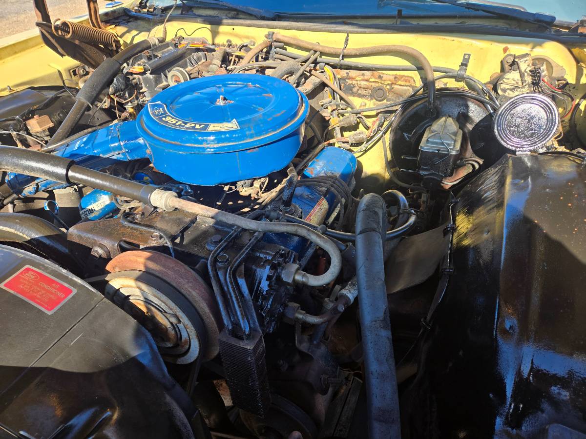 Ford-galaxie-500-1974-yellow-3