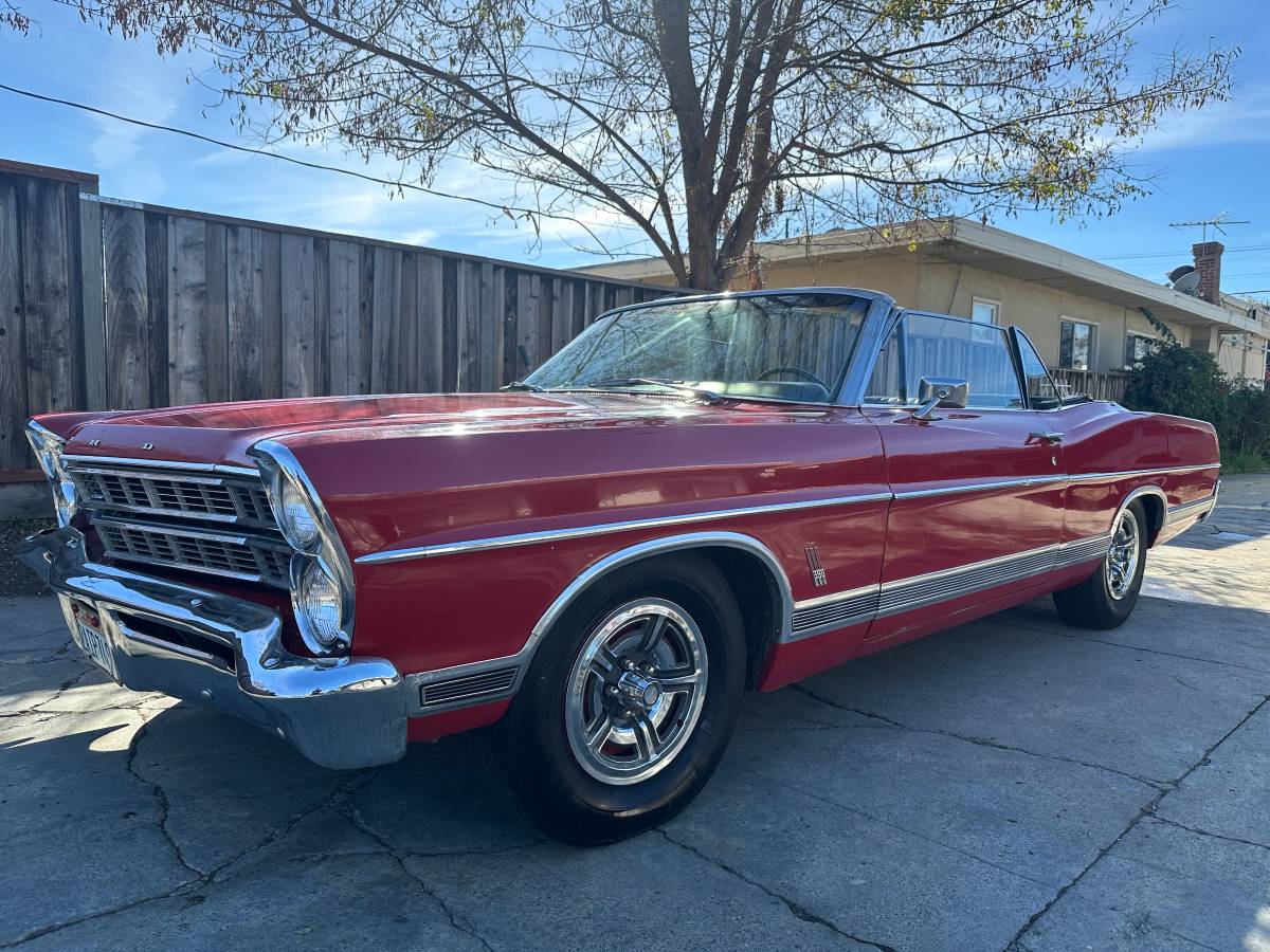 Ford-galaxy-500-1967-red
