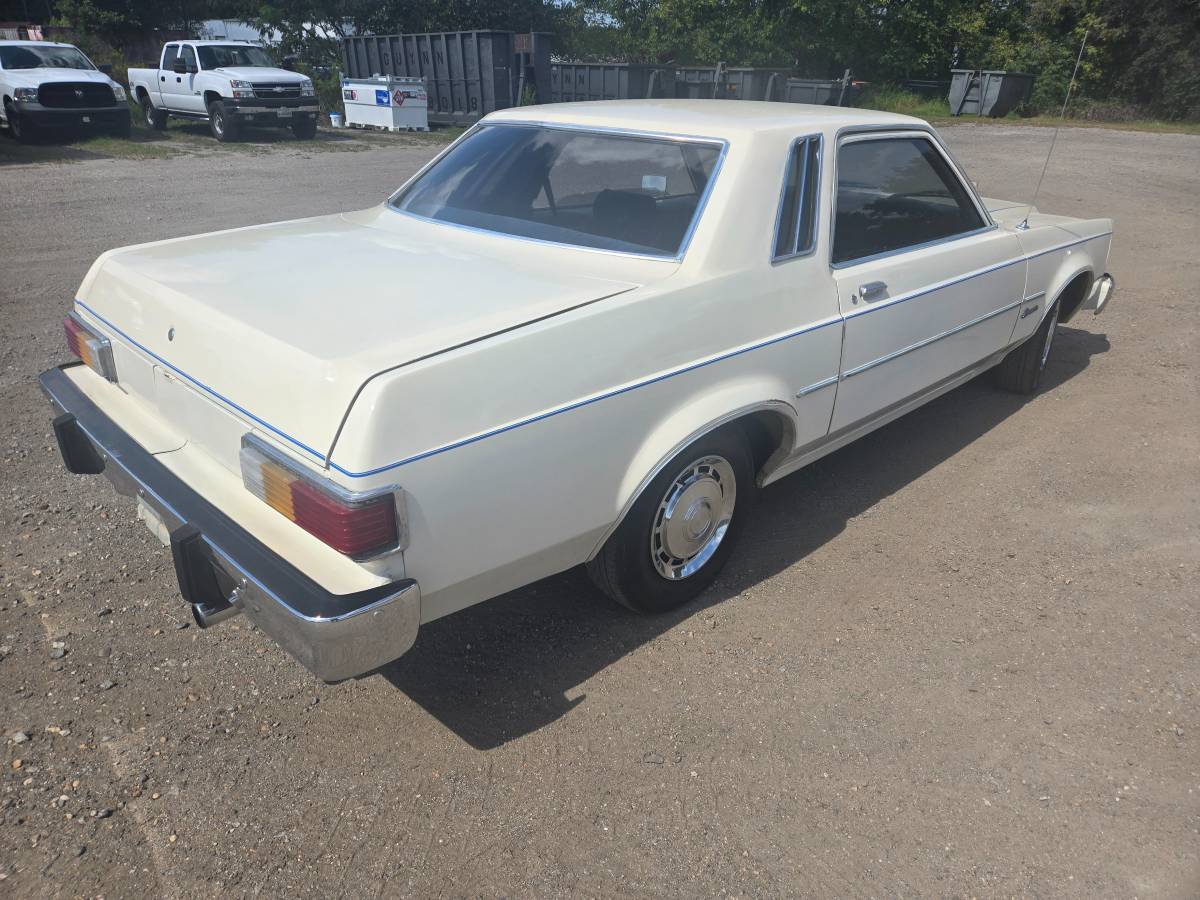 Ford-granada-1980-white-10