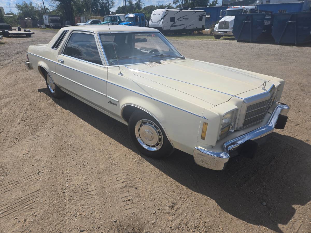 Ford-granada-1980-white-12