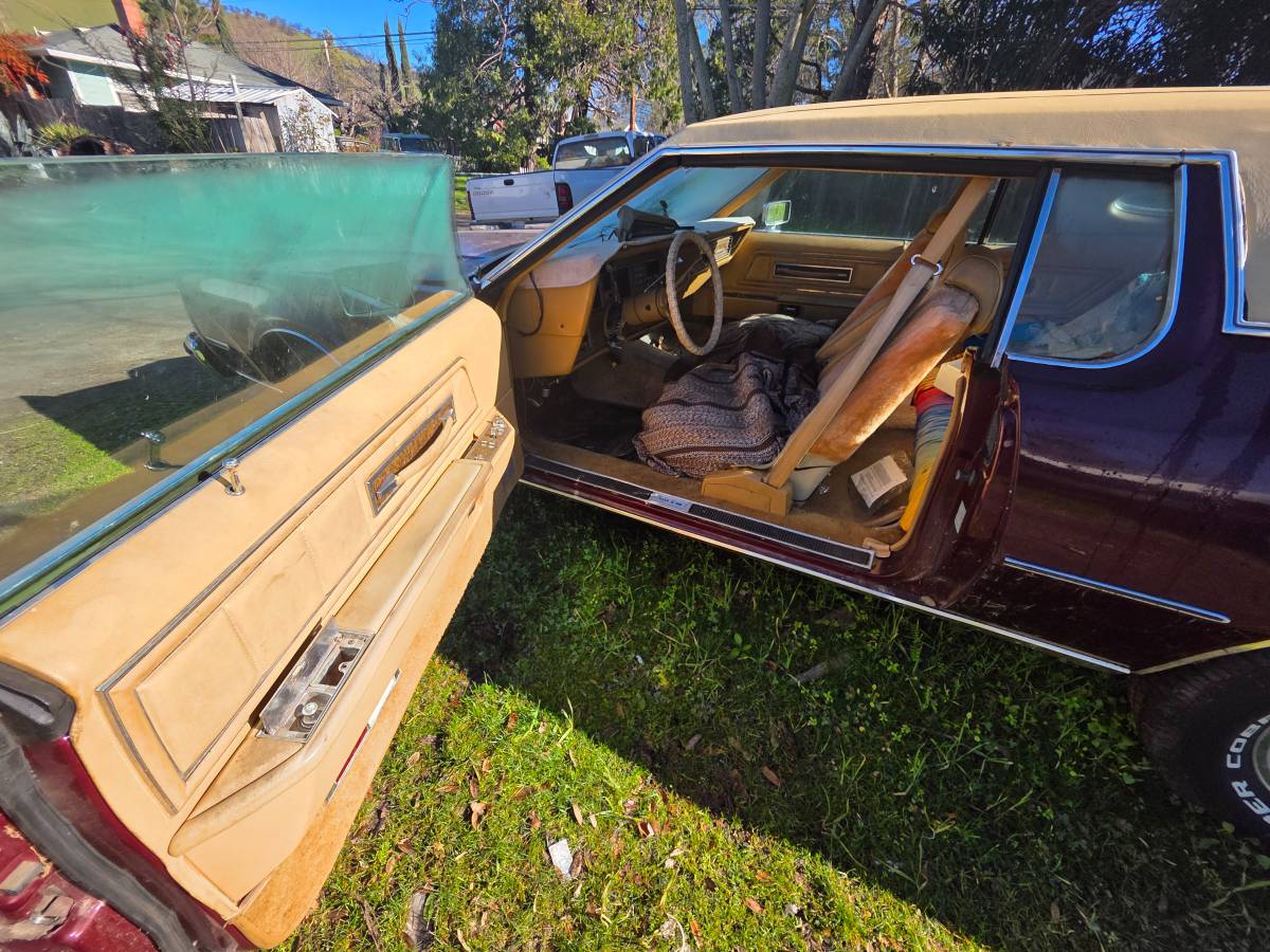 Ford-lincoln-continental-1974-6