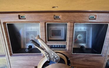 Ford-lincoln-continental-1974-7