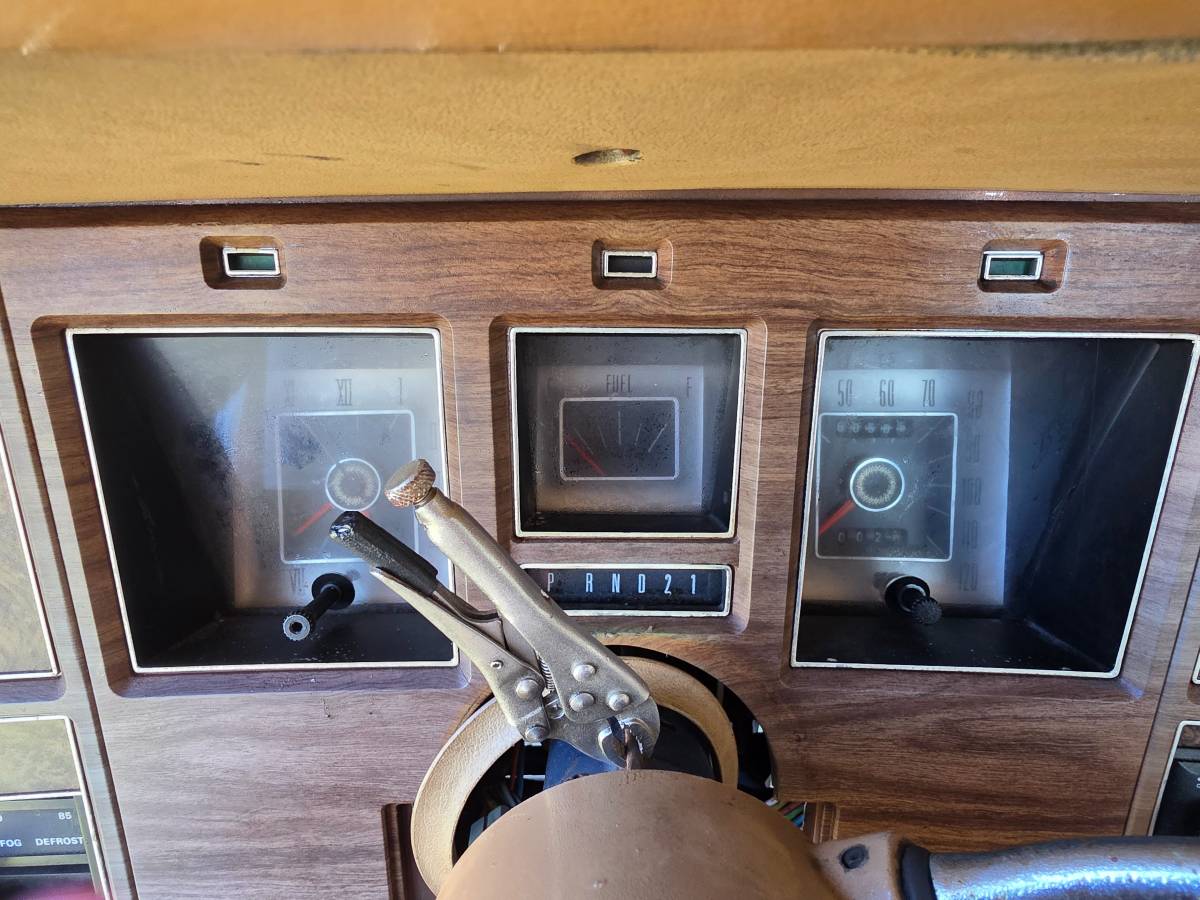 Ford-lincoln-continental-1974-7