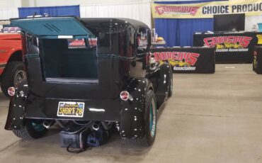 Ford-model-a-sedan-delivery-1928-black-3
