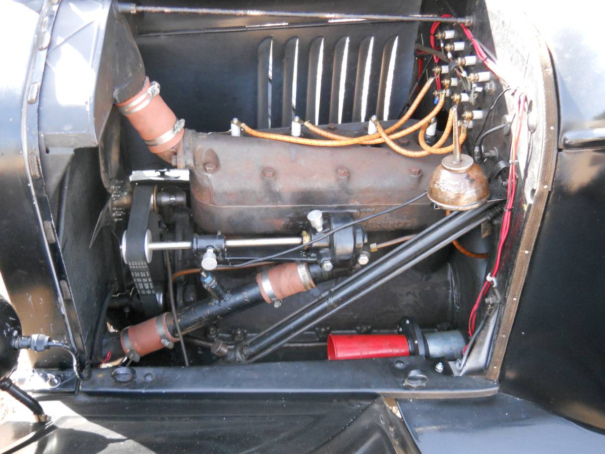 Ford-model-t-1917-black-3