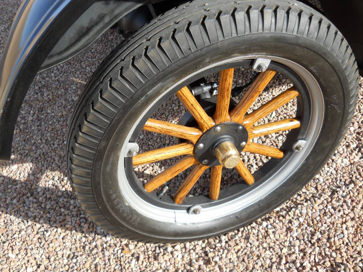 Ford-model-t-1917-black-4