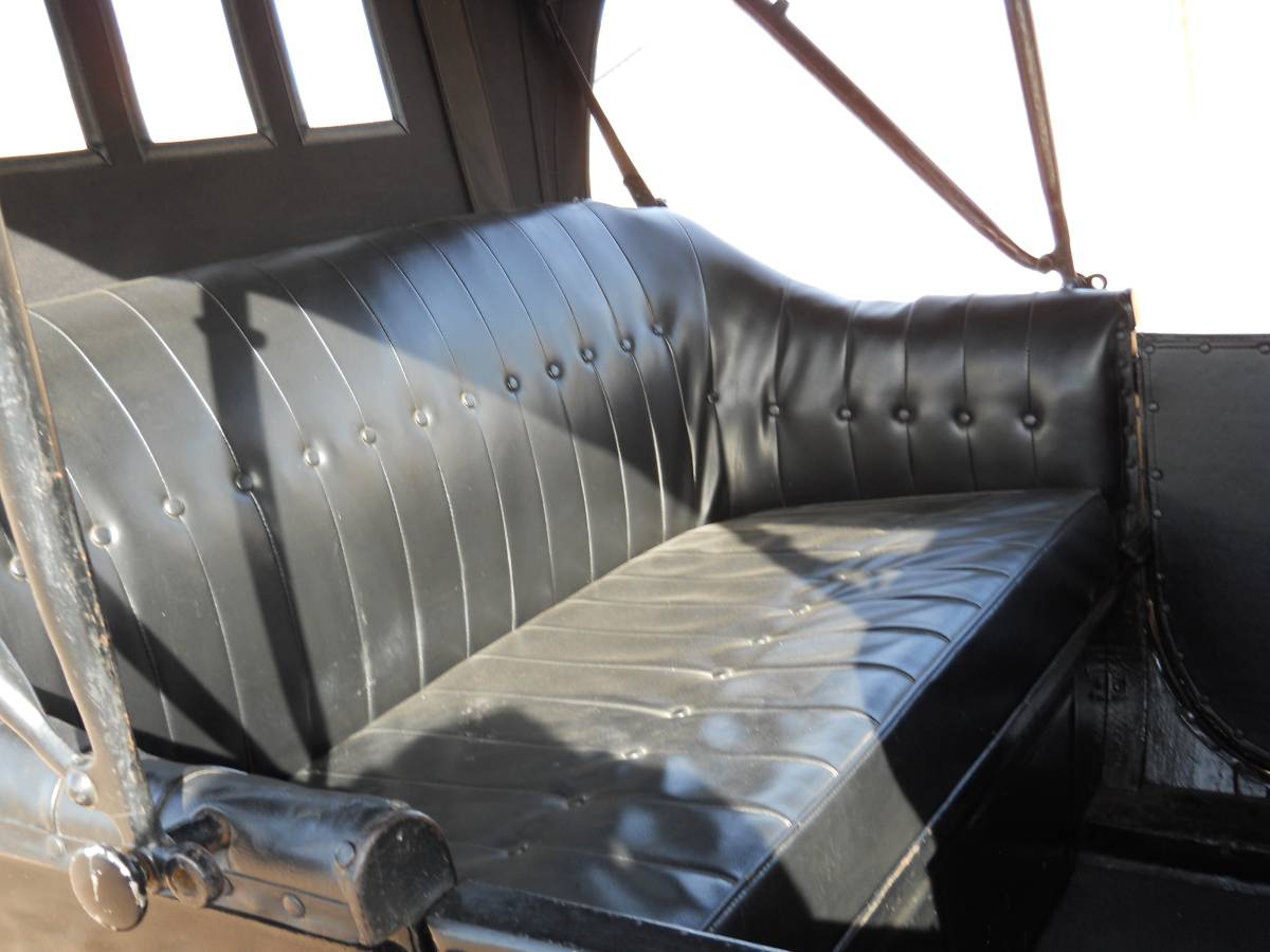 Ford-model-t-1917-black-7