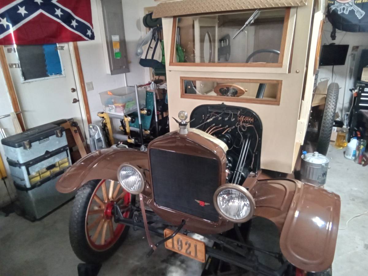 Ford-model-t-1921-brown-7