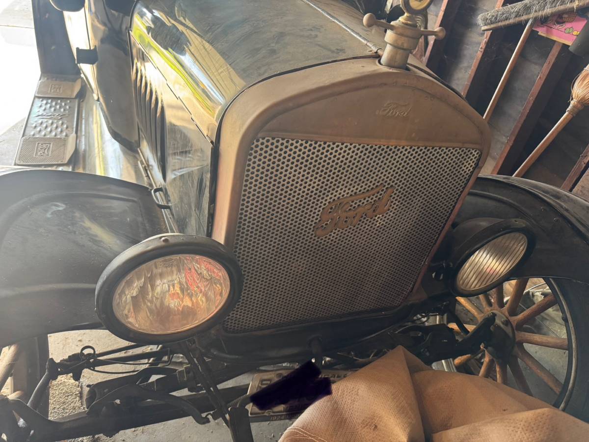 Ford-model-t-1924-black-1