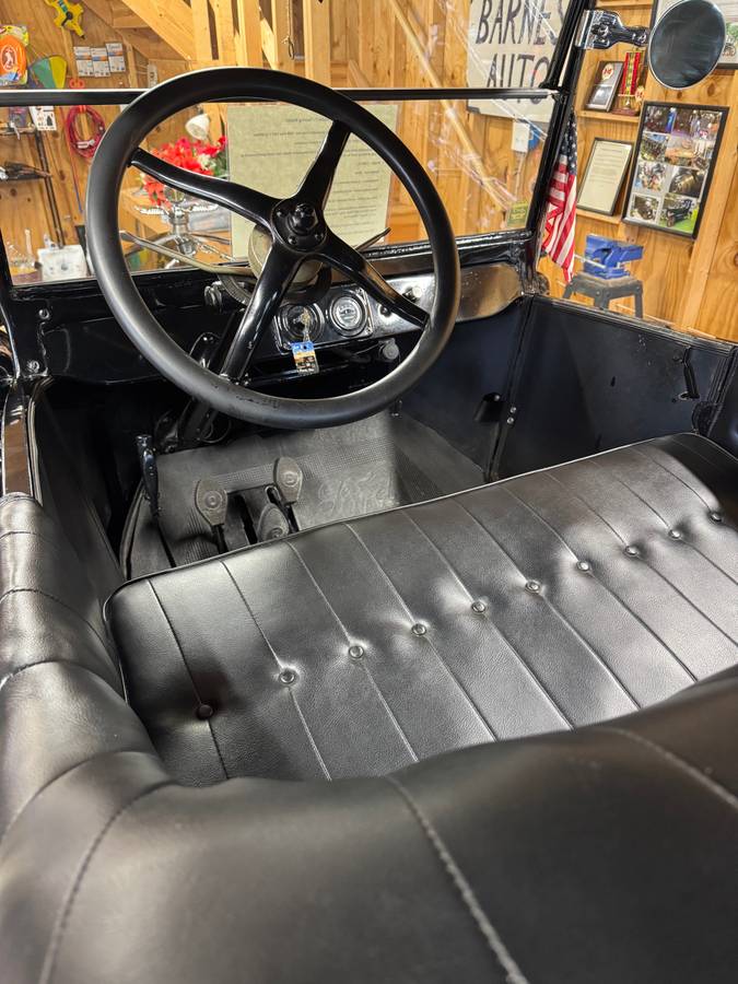 Ford-model-t-1924-black-1