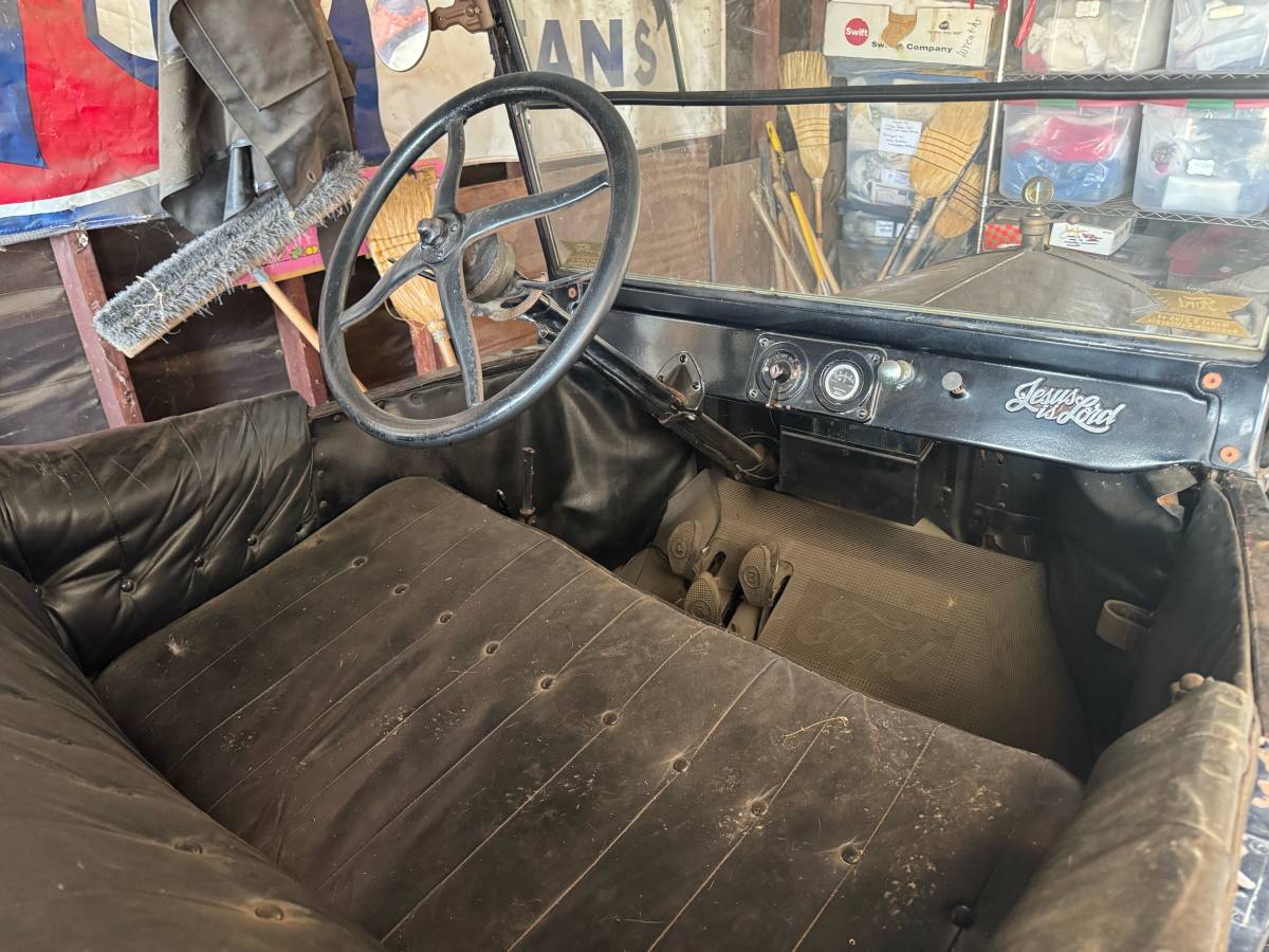 Ford-model-t-1924-black-2