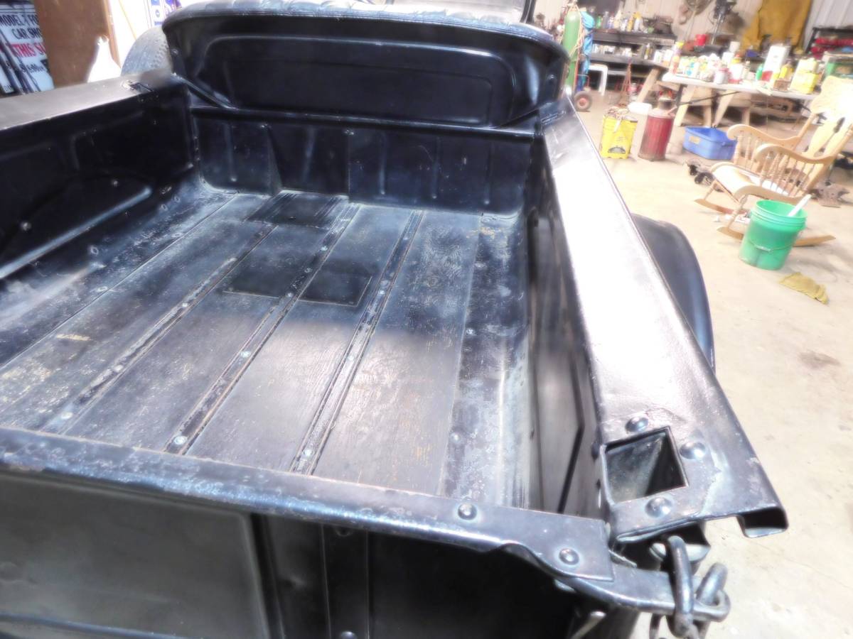 Ford-model-t-pickup-1926-black-4