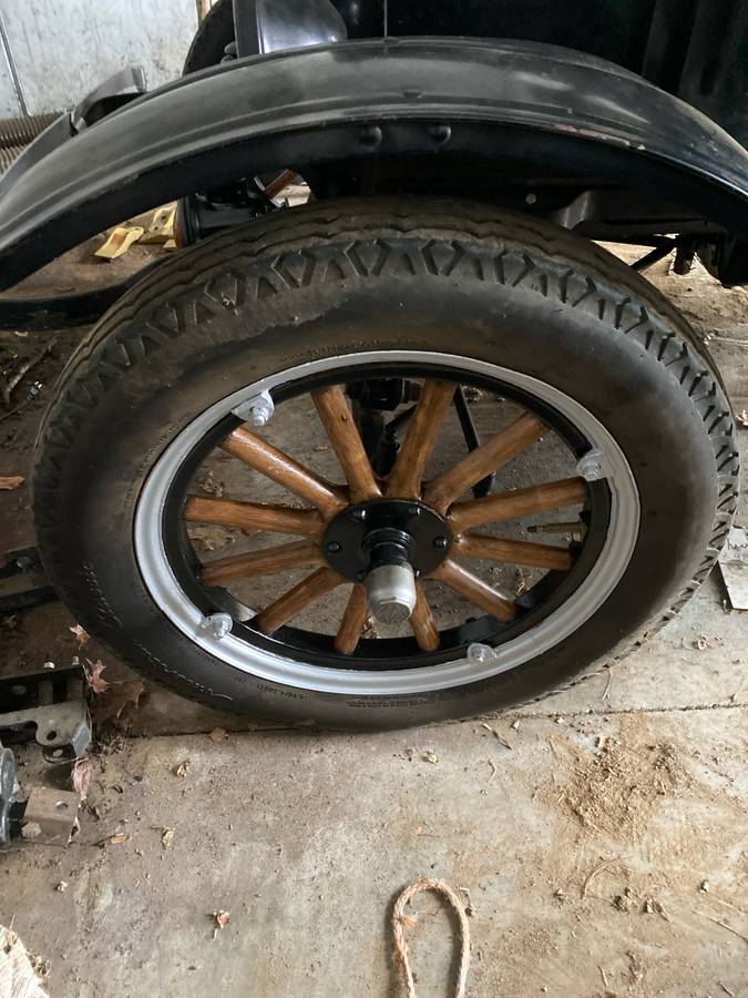 Ford-model-t-tudor-sedan-1925-black-3