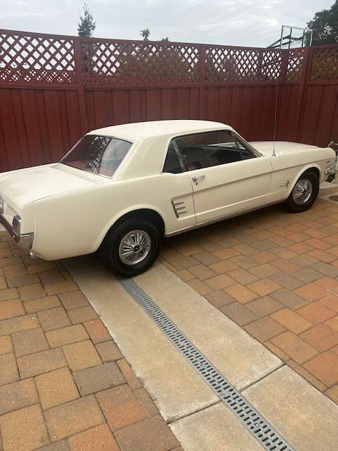 Ford-mustang-1966-white-1