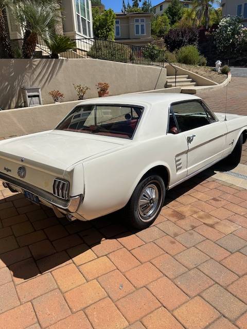Ford-mustang-1966-white-2