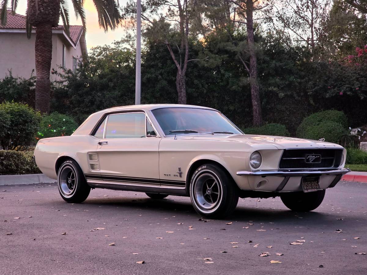 Ford-mustang-1967-white-4