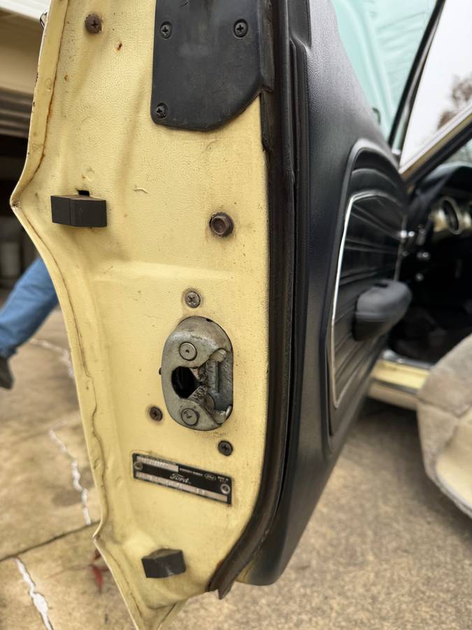 Ford-mustang-1968-yellow-3