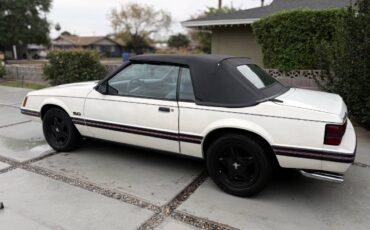 Ford-mustang-1983-white-4