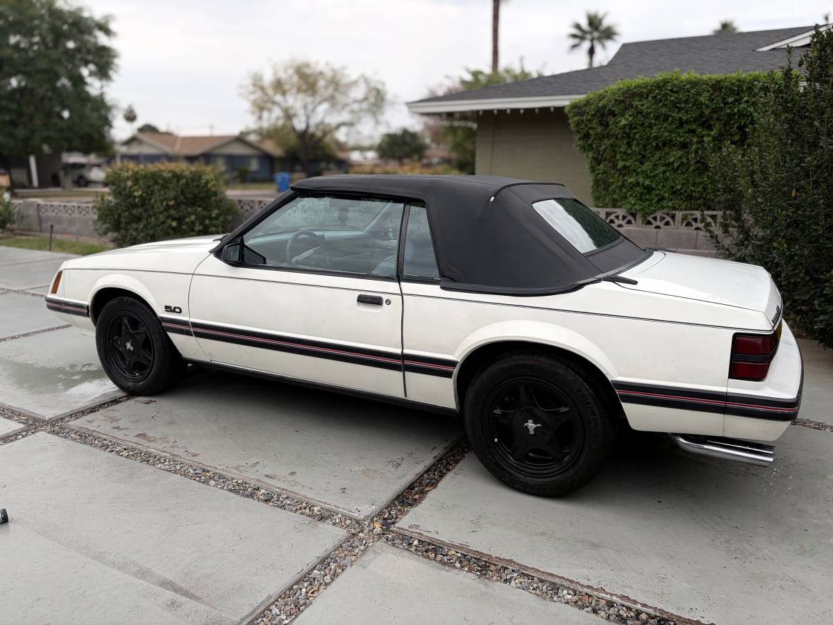 Ford-mustang-1983-white-4