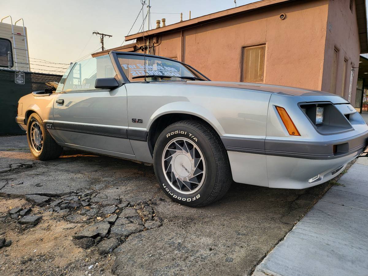 Ford-mustang-1985-grey-8